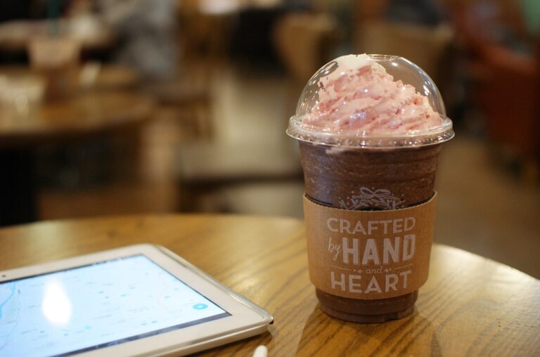 Filipinos Mix Coffee Time with Online Casino